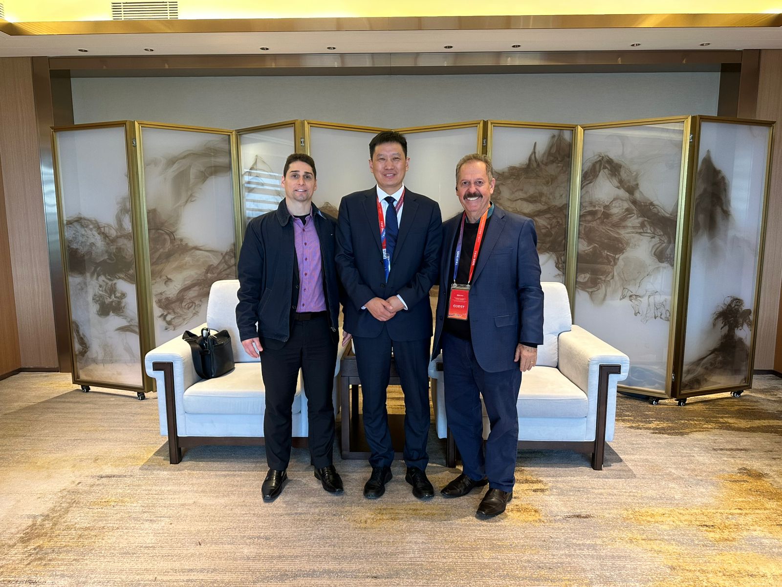Reinaldo Zucatelli e Eduardo Zucatelli marcaram presença na 13ª Conferência Global da Shantui na China